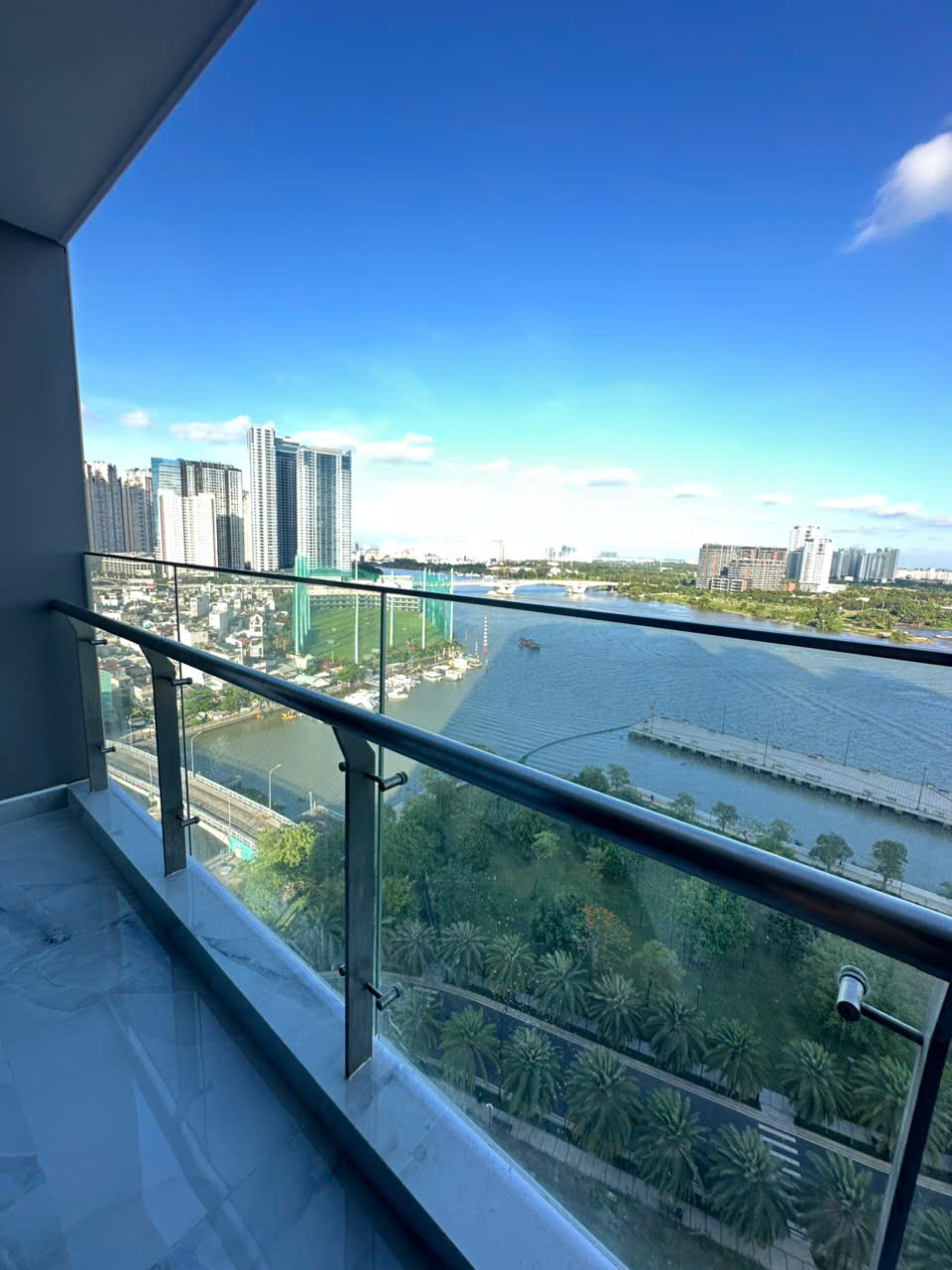 Cho Thuê Căn Hộ Vinhomes Quận 1 Đầy Đủ Tiện Nghi Phù Hợp Cho Gia Đình