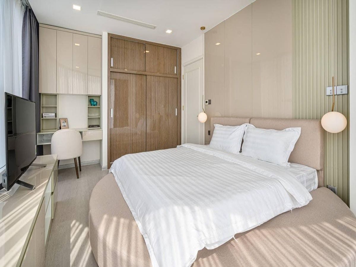 Cho thuê căn hộ Vinhomes Golden River Bason 3 Phòng Ngủ 121,5m2 Vòng Cung