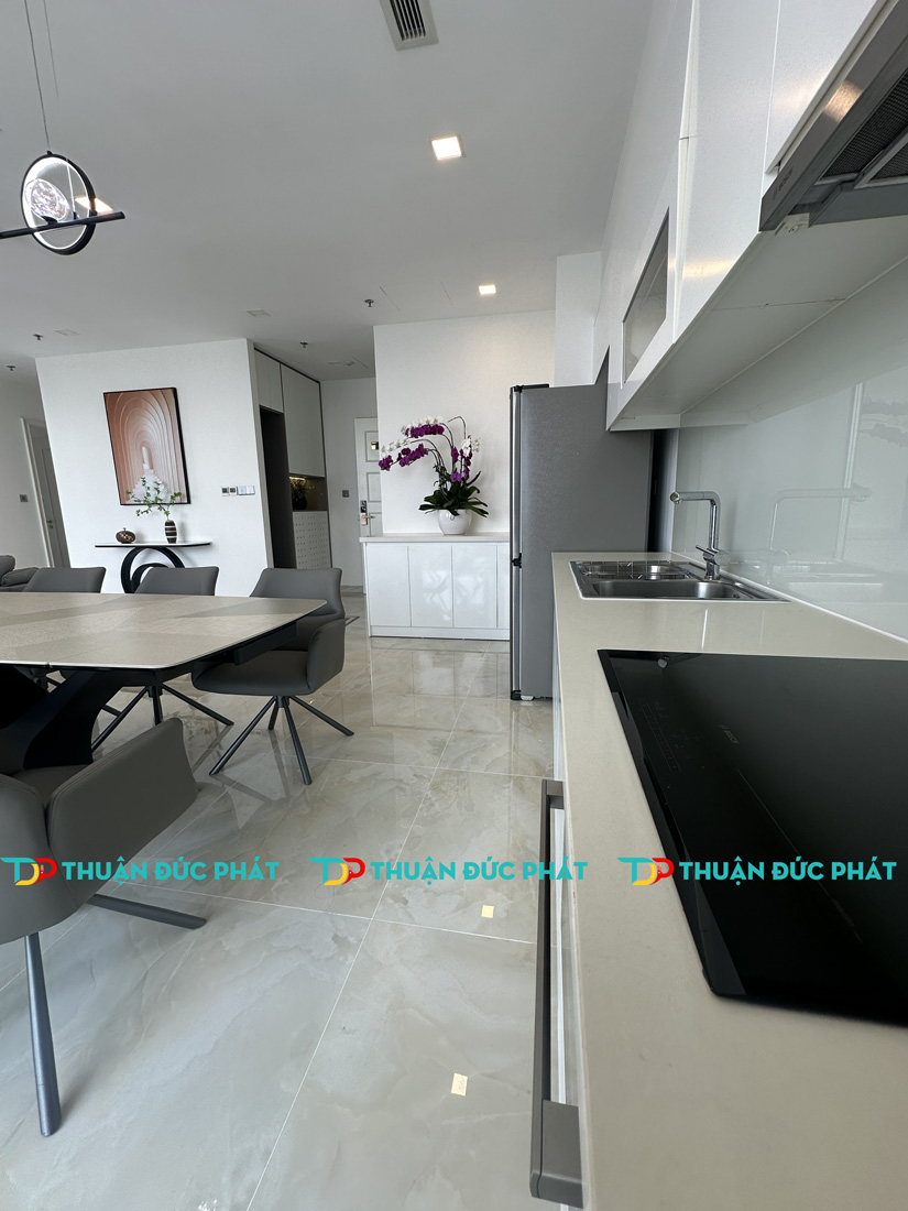 Căn hộ Vinhomes Golden River cho thuê view vòng cung 180 độ ngoạn mục