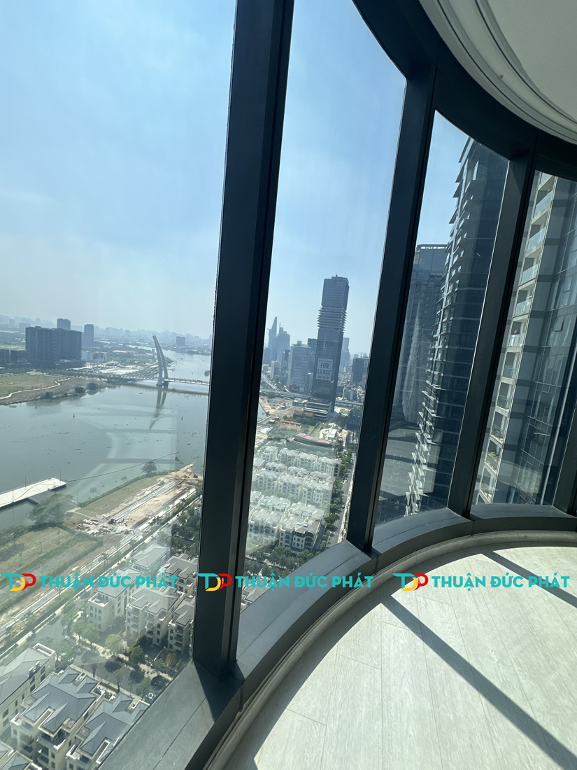 Căn hộ Vinhomes Golden River cho thuê view vòng cung 180 độ ngoạn mục