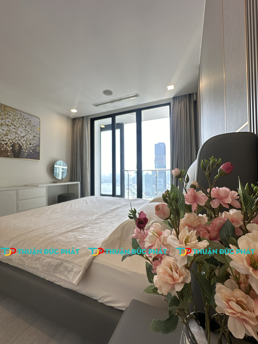 Căn hộ Vinhomes Golden River cho thuê view vòng cung 180 độ ngoạn mục