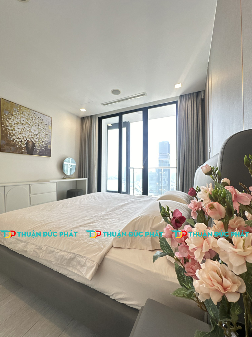 Căn hộ Vinhomes Golden River cho thuê view vòng cung 180 độ ngoạn mục