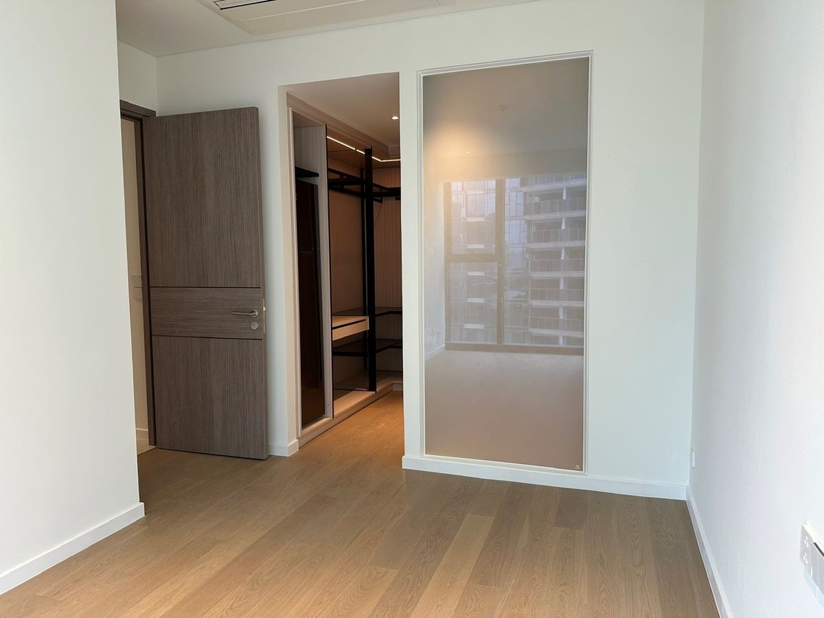 The Metropole Opera 2 Phòng Ngủ 89m2 cho thuê bàn giao phòng trống