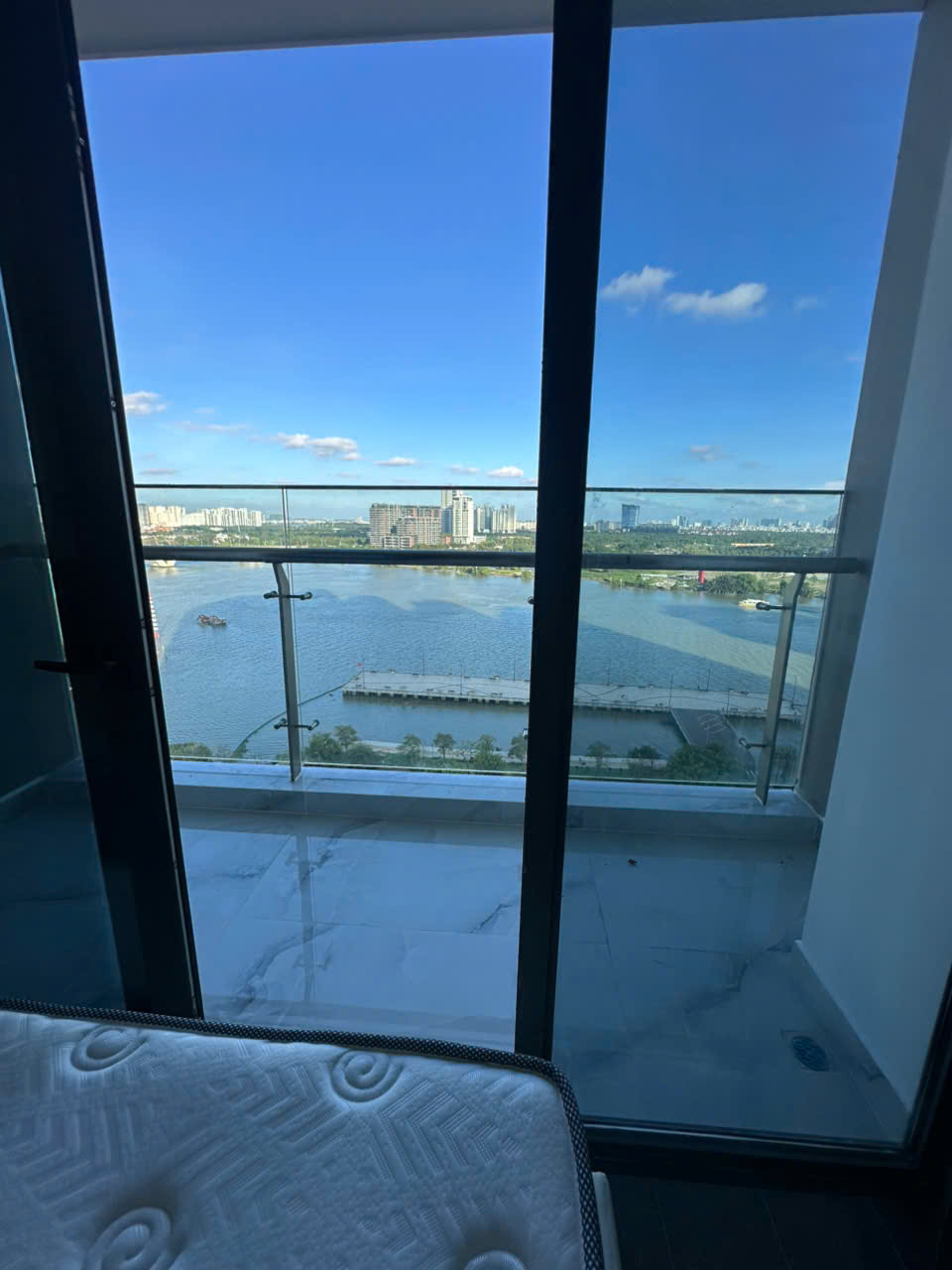 Hỗ Trợ Mua Bán Và Cho Thuê Căn Hộ Vinhomes BaSon Quận 1